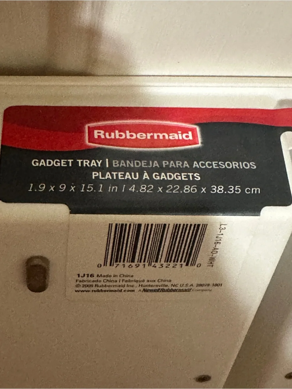 Rubbermaid Plastic Gadget Tray 2 Compartments Non-Slip White W/ Brown‎ Inserts